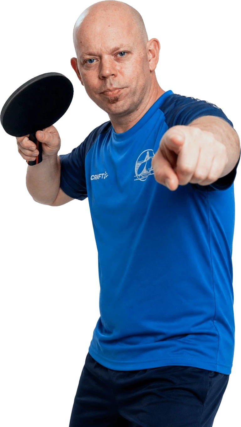 Daniel ved bordtennisbordet