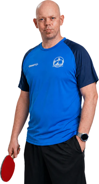 Daniel ved bordtennisbordet